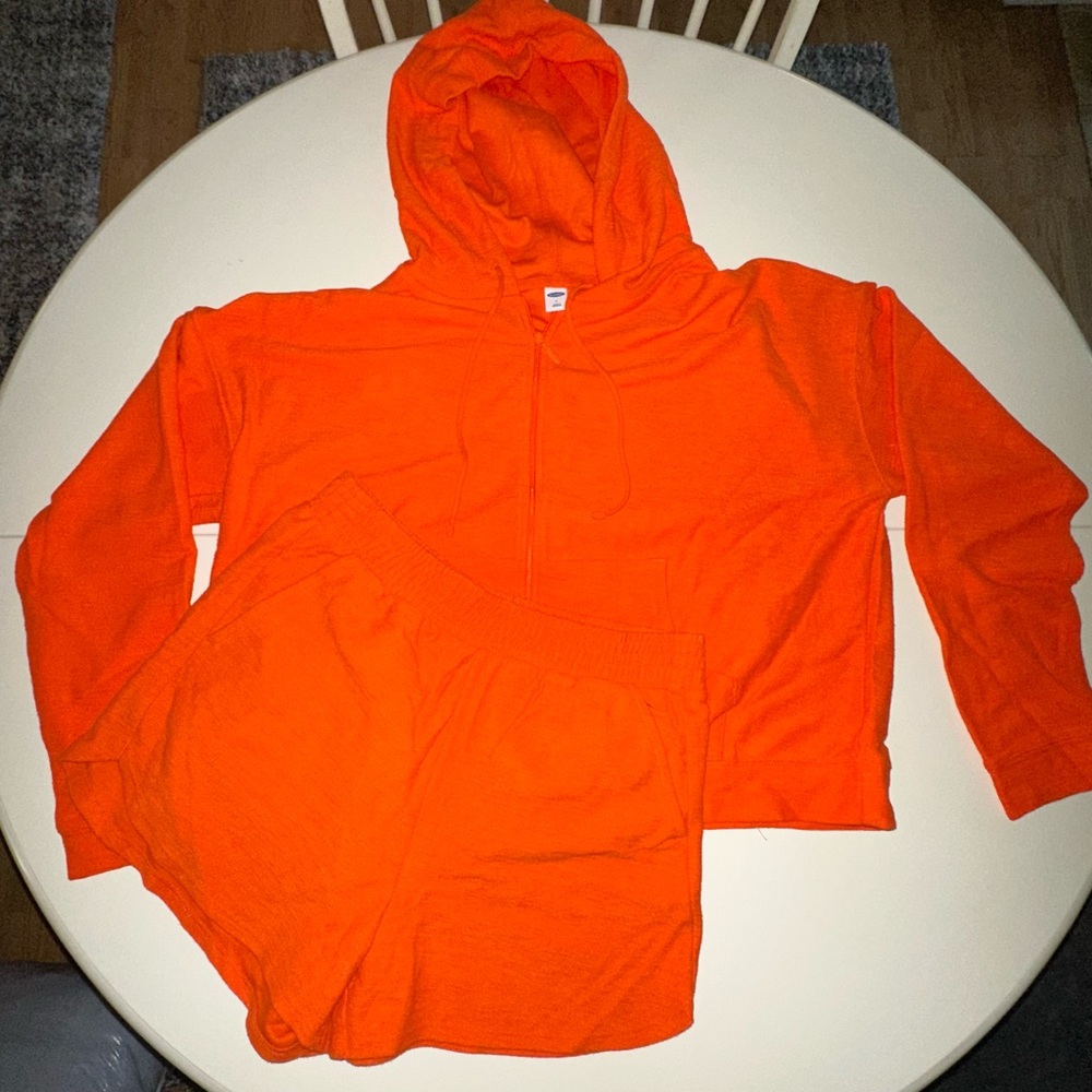 Old Navy Orange Activewear Set TOP LARGE SHORTS MEDIUM